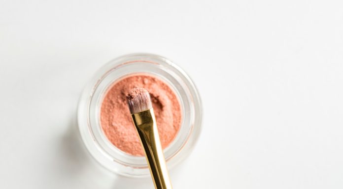 A Guide to Easy Homemade Make Up