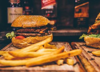 We’ve All Fallen for these Myths About Fast Foods