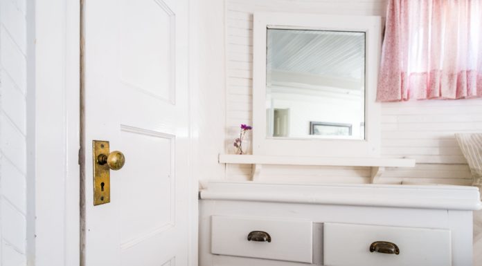 5 Clever Ways to Make Small Bathrooms Feel More Spacious