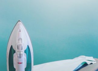 4 Mistakes You’re Making While Ironing Clothes