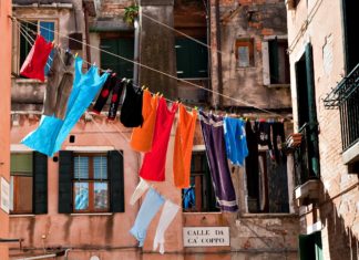 11 Ways to Wash Clothes in Vinegar