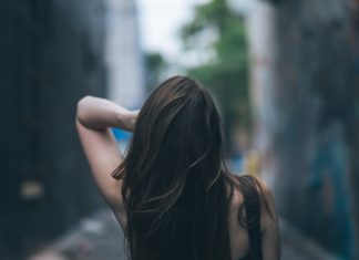DIY Yogurt and Coconut Oil Moisturizing Hair Mask