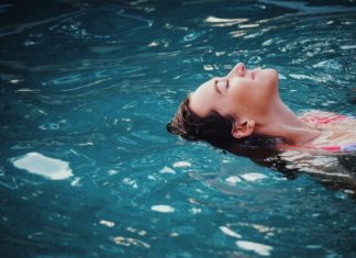 DIY Natural SPF Spray You Can Make at Home