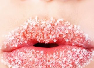 This is Why You Should Avoid Lip Scrub