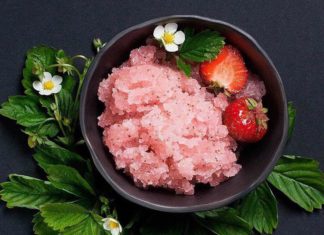 Amazing DIY Strawberry and Sugar Foot Scrub DIY Strawberry And Sugar Foot Scrub