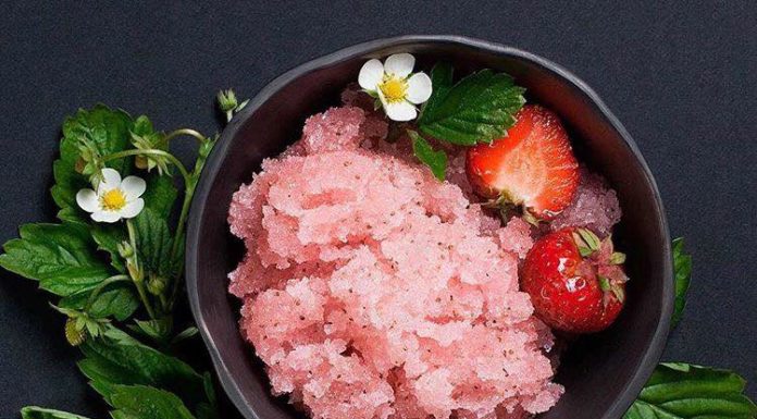 Amazing DIY Strawberry and Sugar Foot Scrub DIY Strawberry And Sugar Foot Scrub