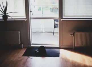 You Only Need 20 Minutes to Declutter Your Entryway