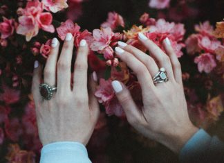 How to look Elegant with Fake Nail Extensions