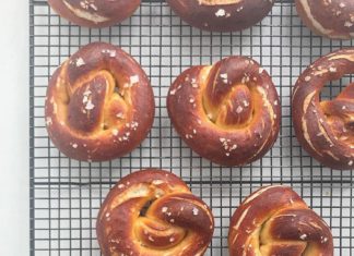 Easy Cheesy Pretzel Twists Everyone Will Love Easy Cheesy Pretzel Twists Everyone Will Love