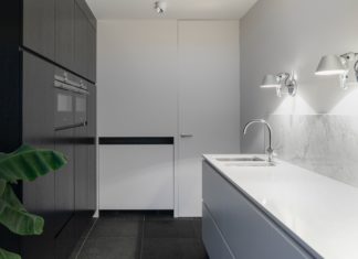 DIY Bathroom Cleaner For the Shiniest Surfaces Ever