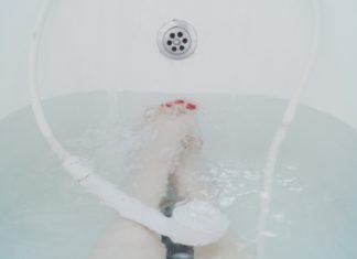 DIY Salt Detox Bath Recipe For The Ultimate Relax