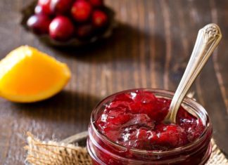 Celebrate Thanksgiving With This Delicious Pomegranate Cranberry Sauce Celebrate Thanksgiving With This Delicious Pomegranate Cranberry Sauce