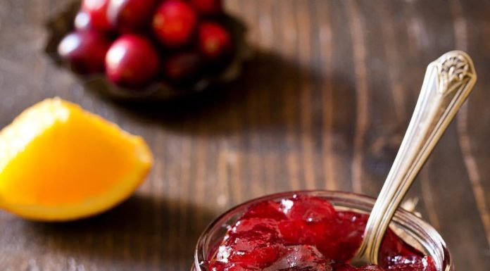 Celebrate Thanksgiving With This Delicious Pomegranate Cranberry Sauce Celebrate Thanksgiving With This Delicious Pomegranate Cranberry Sauce