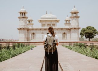 How to Travel Cheaply in Your ’20s
