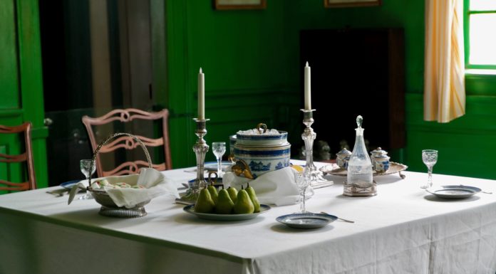 Easy Ways to Spruce Up Your Dining Room Table