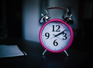 Why You Should Start Waking Up 5 Minutes Before Your Alarm