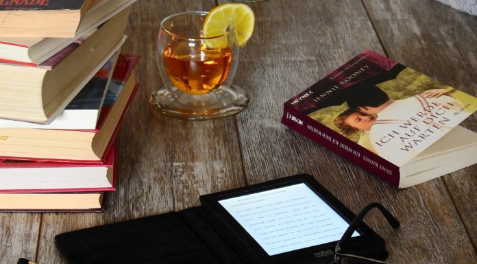 Battle of the Paper Books vs. E-Readers