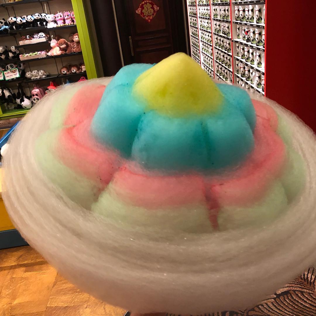 disney world visitors are going crazy for this rainbow cotton candy