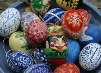 Incredible Egg Painting Techniques From All Around Europe