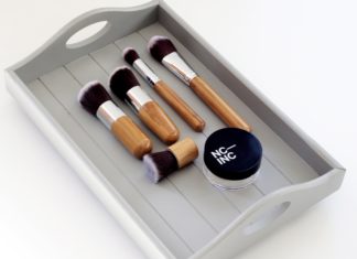 How to Clean Your Makeup Brushes