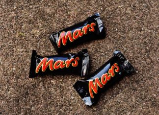 If You’ve Never Had a Mars Bar Cake, You Are Seriously Missing Out