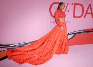Jennifer Lopez’s Beauty Tips For Glowing Skin Jennifer Lopez at the CFDA Fashion Awards in 2019.