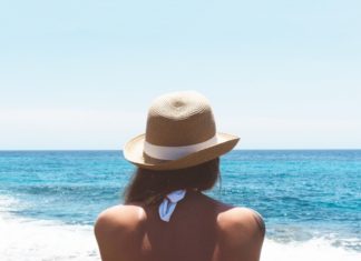 5 Essential Fashion Items For Vacation