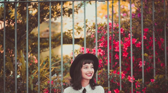 Flawless Makeup Looks: Tips From French Girls