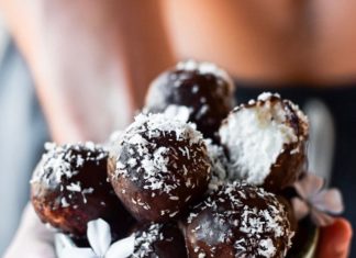 Delicious Bounty Balls Are The Perfect Vegan Dessert