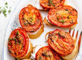 This Crostini With Roasted Tomatoes is the Perfect Appetizer