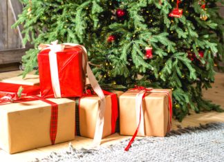 Jazz Up Your Gifts With These DIY Bows