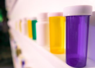 If You’re Traveling This Holiday Season, An Empty Pill Bottle Can Be Super Useful