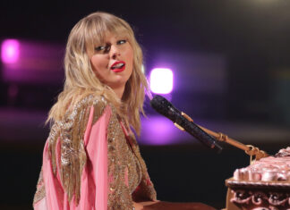 “The Shag Cut” is The 2020 Hairstyle For Everyone Taylor Swift at the 47th Annual American Music Awards in 2019