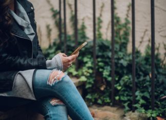 3 Types of Photos You Can Delete from Your Phone Right Now