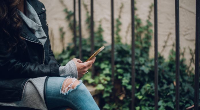 3 Types of Photos You Can Delete from Your Phone Right Now