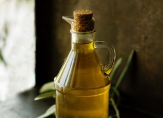 Should You Use Olive Oil or Extra Virgin Olive Oil?