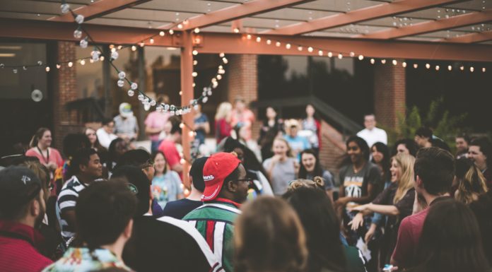 How To Embrace JOMO – The Joy of Missing Out