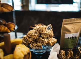 These Vegan Homemade Protein Bars Are a Perfect Treat for Gym Lovers