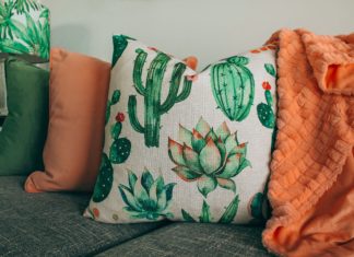 The Best Way to Store Throw Blankets During Summer