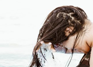 4 Signs You’re Washing Your Hair Too Often