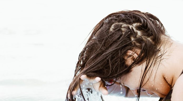 4 Signs You’re Washing Your Hair Too Often