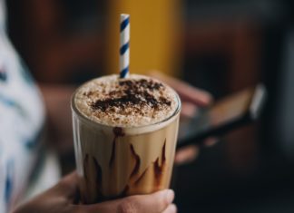 Start Your Morning With This Cold Brew Mocha Smoothie!