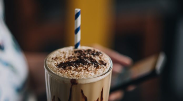 Start Your Morning With This Cold Brew Mocha Smoothie!