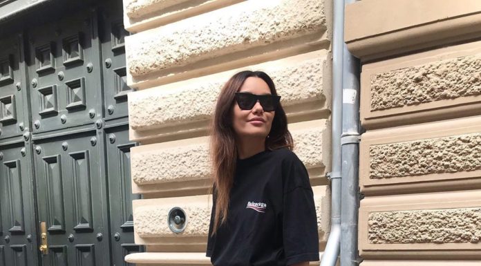 T-Shirt and Midi Skirt Make a Perfect Spring Outfit