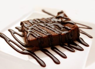 This Flourless Chocolate Cake is So Decadent