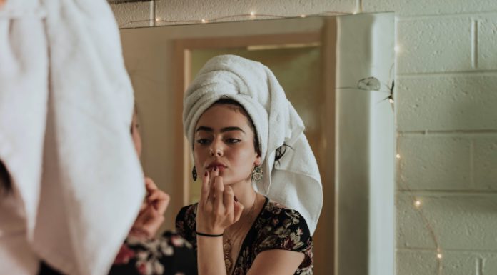 Short and Efficient Makeup Removal Routine You Can Follow