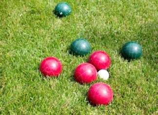 Family-Friendly Lawn Games to Enjoy This Summer