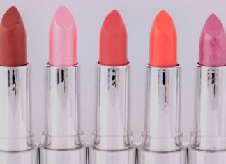 How to Prevent Lipstick From Smudging Under Your Face Mask