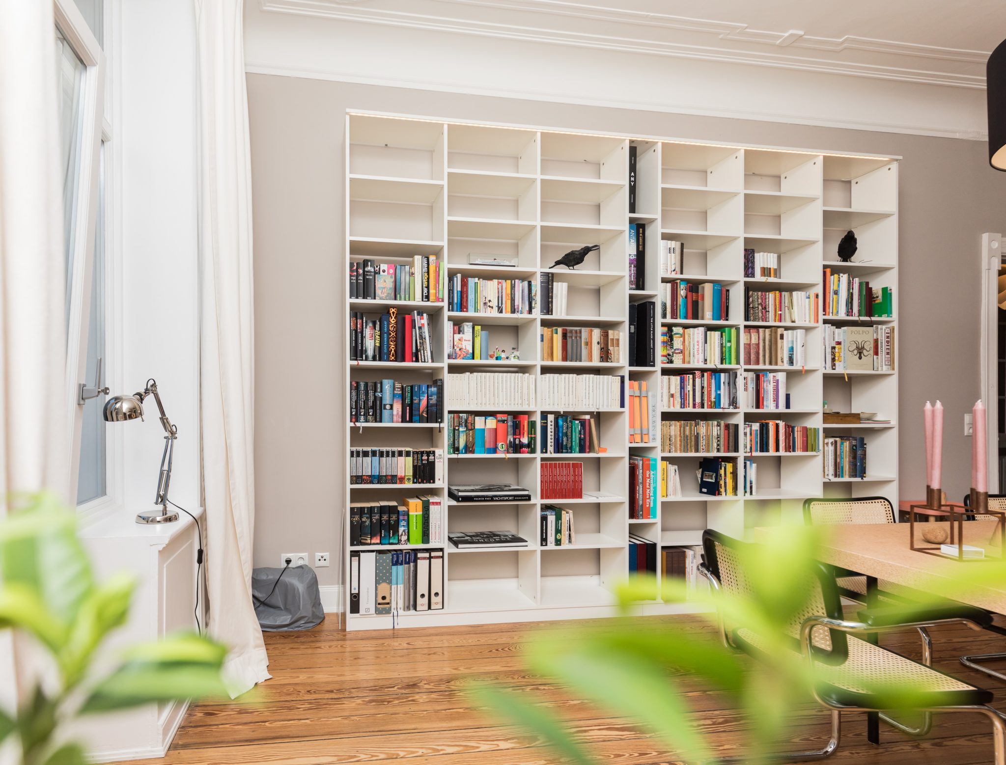 The Best Ways to Organize Your Bookshelves - My Daily Magazine - Art