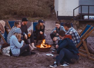 Your Guide to Hosting a Bonfire Party